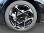 Kia EV4 Fastback GT-PlusLine 81.4 kWh | Schuif/kanteldak | Lederen bekleding | 360 Graden camera | Head up display | Elektrische achterklep | Elektrische stoel verstelling met geheugen | Stoel verwarming + ventilatie voor | Dodehoek camera | Draadloze oplader | DEMO