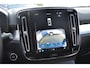 Volvo XC40 B4 211PK Automaat Plus Dark / Pilot assist / Semi-elektrisch inklapbare trekhaak / Google Services / Adaptive cruise control / Achteruitrij camera / Harman Kardon audio / Elektrisch bedienbare voorstoelen /