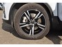 Volvo XC40 B4 211PK Automaat Plus Dark / Pilot assist / Semi-elektrisch inklapbare trekhaak / Google Services / Adaptive cruise control / Achteruitrij camera / Harman Kardon audio / Elektrisch bedienbare voorstoelen /