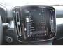 Volvo XC40 B4 211PK Automaat Plus Dark / Pilot assist / Semi-elektrisch inklapbare trekhaak / Google Services / Adaptive cruise control / Achteruitrij camera / Harman Kardon audio / Elektrisch bedienbare voorstoelen /