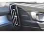 Volvo XC40 B4 211PK Automaat Plus Dark / Pilot assist / Semi-elektrisch inklapbare trekhaak / Google Services / Adaptive cruise control / Achteruitrij camera / Harman Kardon audio / Elektrisch bedienbare voorstoelen /