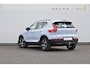 Volvo XC40 B4 211PK Automaat Plus Dark / Pilot assist / Semi-elektrisch inklapbare trekhaak / Google Services / Adaptive cruise control / Achteruitrij camera / Harman Kardon audio / Elektrisch bedienbare voorstoelen /