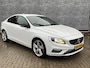 Volvo S60 1.5 T3 Aut. R-Design | Navigatie | Sportstoelen | Stoelverwarming | Standkachel | Adaptieve Xenon verlichting | Parkeersensoren voor + achter | Elektr. verwarmbare voorruit | Volvo on call | High Performance Audio | 19" licht metalen velgen | |
