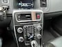 Volvo S60 1.5 T3 Aut. R-Design | Navigatie | Sportstoelen | Stoelverwarming | Standkachel | Adaptieve Xenon verlichting | Parkeersensoren voor + achter | Elektr. verwarmbare voorruit | Volvo on call | High Performance Audio | 19" licht metalen velgen | |