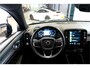 Volvo XC40 1.5 T4 155kW/211pk DCT7 Recharge R-Design PANORAMADAK + HARMAN/KARDON + LEER/ALCANTARA + EL.STOEL MET MEMORY + STOEL-&STUURVERWARMING + ADAPT.CRUISE + LANE ASSIST + NAVI SENSUS + KEYLESS ENTRY&GO + CAMERA + PARKSENSOREN V&A + 19" LM-VELGEN!!