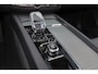 Volvo XC60 T6 Recharge AWD Ultra Black Edition - LONG RANGE - Luchtvering - Panorama/schuifdak - IntelliSafe Assist & Surround - 360º Camera - Adaptieve LED koplampen - Verwarmde voorstoelen, stuur & achterbank - Parkeersensoren voor & achter - Elektr. bedienb. voorstoelen met geheugen - Head up display - Draadloze tel. lader - Extra getint glas - Elektr. inklapbare trekhaak - 21' LMV