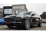 Porsche Cayenne Coupé 3.0 E-Hybrid | Sport Chrono | 22 INCH | Panorama | Head up | Trekhaak | Luchtvering | Memory stoelen 8Voudig