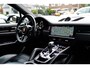 Porsche Cayenne Coupé 3.0 E-Hybrid | Sport Chrono | 22 INCH | Panorama | Head up | Trekhaak | Luchtvering | Memory stoelen 8Voudig