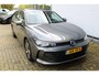 Volkswagen Passat Variant 1.5 eTSI 150 pk | Incl. 12 maanden Garantie | Stoel/stuur verwarming | Achteruitrijcamera | Adaptive cruise controle | Dodehoekdetectie | Parkeersensoren V+A | Navigatie | Apple CarPlay/Android Auto | Draadloze telefoonlader | Climate controle | Lane assist | Keyless start | LED Koplampen | 17 Inch LMV | Schakelmogelijkheid aan stuurwiel |