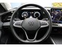 Volkswagen Passat Variant 1.5 eTSI 150 pk | Incl. 12 maanden Garantie | Stoel/stuur verwarming | Achteruitrijcamera | Adaptive cruise controle | Dodehoekdetectie | Parkeersensoren V+A | Navigatie | Apple CarPlay/Android Auto | Draadloze telefoonlader | Climate controle | Lane assist | Keyless start | LED Koplampen | 17 Inch LMV | Schakelmogelijkheid aan stuurwiel |