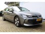 Volkswagen Passat Variant 1.5 eTSI 150 pk | Incl. 12 maanden Garantie | Stoel/stuur verwarming | Achteruitrijcamera | Adaptive cruise controle | Dodehoekdetectie | Parkeersensoren V+A | Navigatie | Apple CarPlay/Android Auto | Draadloze telefoonlader | Climate controle | Lane assist | Keyless start | LED Koplampen | 17 Inch LMV | Schakelmogelijkheid aan stuurwiel |