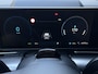 Hyundai Kona Electric Premium 65.4 kWh | Adaptieve cruisecontrol | Contrasterende dakkleur | Warmtepomp & V2L | Lederen bekleding & memory | Allseason banden |