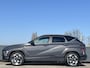 Hyundai Kona Electric Premium 65.4 kWh | Adaptieve cruisecontrol | Contrasterende dakkleur | Warmtepomp & V2L | Lederen bekleding & memory | Allseason banden |