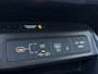 Hyundai Kona Electric Premium 65.4 kWh | Adaptieve cruisecontrol | Contrasterende dakkleur | Warmtepomp & V2L | Lederen bekleding & memory | Allseason banden |