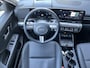 Hyundai Kona Electric Premium 65.4 kWh | Adaptieve cruisecontrol | Contrasterende dakkleur | Warmtepomp & V2L | Lederen bekleding & memory | Allseason banden |