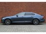 Volvo S90 T8 AWD Inscription Standkachel | Harman/Kardon Audiosysteem | 19" Lichtmetalen Velgen | Stoelverwarming Voor en Achter | Stuurwielverwarming | Trekhaak Semi-Elektrisch | Adaptieve Full-LED Koplampen | Lederbekleed Dashboard | Parkeersensoren Voor en Achter | Parkeercamera Achter | Keyless Entry |
