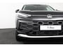 Volkswagen T-Roc Life First Edition 1.5 eTSI 85 kW / 116 PK SUV 7 v .