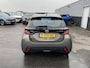 Toyota Yaris 1.5 Hybrid Active Nieuw geleverd en onderhouden Incl: AppleCarPlay/AndroidAuto, Adaptive Cruise control, Climate Control, Metallic lak