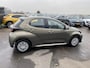 Toyota Yaris 1.5 Hybrid Active Nieuw geleverd en onderhouden Incl: AppleCarPlay/AndroidAuto, Adaptive Cruise control, Climate Control, Metallic lak