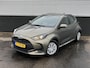 Toyota Yaris 1.5 Hybrid Active Nieuw geleverd en onderhouden Incl: AppleCarPlay/AndroidAuto, Adaptive Cruise control, Climate Control, Metallic lak