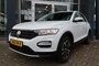 Volkswagen T-Roc 1.5 TSI 150PK UNITED, Afn. Trekhaak, Apple Carplay/ Android Auto, etc.