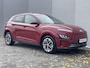 Hyundai Kona Electric EV Comfort Smart 64 kWh / 3 fase laden / CCS laden / All-Season banden / Apple carplay/Android auto / Navigatie / Achteruitrijcamera / Stoelverwarming / Stuurverwarming / Krell audio