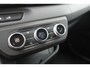 Renault Master T35 2.0 dCi 130 L2H2 Advance - VOORRAADVOORDEEL - Trekhaak - All Seasonbanden - Achteruitrijcamera - Stoelverwarming - Cruise Control - Trekhaak
