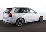 Volvo XC90 T8 Recharge AWD Ultra Dark - Luchtvering - Panorama/schuifdak - IntelliSafe Assist & Surround - 360º Camera - Bowers & Wilkins audio - Verwarmde voorstoelen, stuur & achterbank - Parkeersensoren voor & achter - Elektr. bedienb. voorstoelen met geheugen - Head up display - Draadloze tel. lader - Extra getint glas - Elektr. inklapbare trekhaak - 20' LMV