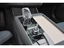Volvo XC90 T8 Recharge AWD Ultra Dark - LONG RANGE - Luchtvering - Panorama/schuifdak - IntelliSafe Assist & Surround - 360º Camera - Bowers & Wilkins audio - Verwarmde voorstoelen, stuur & achterbank - Parkeersensoren voor & achter - Elektr. bedienb. voorstoelen met geheugen - Head up display - Draadloze tel. lader - Extra getint glas - Elektr. inklapbare trekhaak - 22' LMV