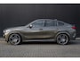 BMW X6 xDrive40i High Executive HUD | H&K | Pano | Luchtvering | 360 Camera | Stuurverwarming | Memory seats | Trekhaak | Adapt. Cruise Control + Zelfsturende functie