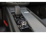 Volvo XC60 T6 Recharge AWD Plus Dark - Panorama/schuifdak - IntelliSafe Assist & Surround - 360º Camera - Verwarmde voorstoelen, stuur & achterbank - Parkeersensoren voor & achter - Elektr. bedienb. voorstoelen met geheugen - Draadloze tel. lader - Elektr. inklapbare trekhaak - 19' LMV