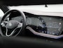 Volkswagen Touareg Atmosphere 3.0 TSi eHybrid 4MOTION 381 PK | R-line | Automaat | Navigatie | Panoramadak | 360 Camera | Adaptive Cruise Control | Softclose | Head-up display | Stoelverwarming | Lichtmetalen velgen | Privacy glass |