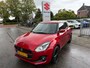 Suzuki Swift 1.0 Stijl Smart Hybrid 112 PK // TREKHAAK // Sportieve Swift // Zwarte Velgen // Spoiler // Rijklaarprijs!