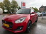 Suzuki Swift 1.0 Stijl Smart Hybrid 112 PK // TREKHAAK // Sportieve Swift // Zwarte Velgen // Spoiler // Rijklaarprijs!