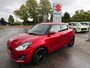 Suzuki Swift 1.0 Stijl Smart Hybrid 112 PK // TREKHAAK // Sportieve Swift // Zwarte Velgen // Spoiler // Rijklaarprijs!
