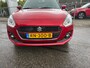 Suzuki Swift 1.0 Stijl Smart Hybrid 112 PK // TREKHAAK // Sportieve Swift // Zwarte Velgen // Spoiler // Rijklaarprijs!