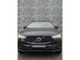 Volvo XC60 T6 Plug-in hybrid AWD R-Design Long Range | Parkeerverwarming | Parkeercamera | Stoel-/Stuurverwarming | Dynamic LED | Donker getint glas | Geïntegreerde kinderzitjes en elektr.. kindersloten