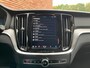 Volvo V60 T6 Plug-in hybrid AWD Essential Bright Lederen Bekleding | Stoel-/ stuurwielverwarming | Elektrisch inklapbare trekhaak | Adaptive Cruise Control | BLIS | Verwarmbare acherbank | 18 inch. lichtmetalen velgen | Park assist | Apple carplay/ Android auto