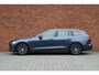 Volvo V60 T6 Plug-in hybrid AWD Essential Bright Lederen Bekleding | Stoel-/ stuurwielverwarming | Elektrisch inklapbare trekhaak | Adaptive Cruise Control | BLIS | Verwarmbare acherbank | 18 inch. lichtmetalen velgen | Park assist | Apple carplay/ Android auto