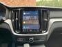Volvo V60 T6 Plug-in hybrid AWD Essential Bright Lederen Bekleding | Stoel-/ stuurwielverwarming | Elektrisch inklapbare trekhaak | Adaptive Cruise Control | BLIS | Verwarmbare acherbank | 18 inch. lichtmetalen velgen | Park assist | Apple carplay/ Android auto