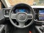 Volvo V60 T6 Plug-in hybrid AWD Essential Bright Lederen Bekleding | Stoel-/ stuurwielverwarming | Elektrisch inklapbare trekhaak | Adaptive Cruise Control | BLIS | Verwarmbare acherbank | 18 inch. lichtmetalen velgen | Park assist | Apple carplay/ Android auto