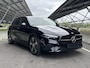 Mercedes-Benz A-klasse 180 Star Edition Luxury Line | Night | Distronic | Dodehoek assistent | Apple Carplay | Sfeerverlichting |