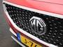 MG ZS MG EV Luxury 45 kWh | Apple Carplay / Android Auto | Camera | Stoelverwarming | Schuif/Kanteldak | Lichtmetalen Velgen | Dodehoekdetectie |