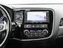 Mitsubishi Outlander 2.0 PHEV instyle | Climate Control | Achteruitrijcamera | Lederen Bekleding | Stoelverwarming | Lichtmetalen Velgen |