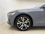 Volvo V60 B3 177pk Plus Dark / Panoramadak / 360 Camera / Black Pack / Keyless / Harman&Kardon Audio / Elektr. Stoelen / Mistlmapen / Elektr. Trekhaak / ACC / BLIS /