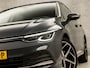 Volkswagen Golf 1.5 eTSI Sport 150Pk Automaat (SCHUIFDAK, APPLE CARPLAY, HEAD-UP DISPLAY, MEMORY SEATS, IQ LIGHT, ALCANTARA, SFEERVERLICHTING, STOELVERWARMING, CAMERA, GETINT GLAS, NIEUWSTAAT)