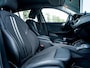 BMW 1-Serie 118i Executive Sport | Origineel Nederlands | Navigatie | Sport Line | Climate Control | Virtual Cockpit | Black Optic | Metallic Lak | Lichtmetalen Velgen 17'' | Privacy Glas | LED Koplampen | Parkeersensoren |