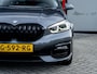 BMW 1-Serie 118i Executive Sport | Origineel Nederlands | Navigatie | Sport Line | Climate Control | Virtual Cockpit | Black Optic | Metallic Lak | Lichtmetalen Velgen 17'' | Privacy Glas | LED Koplampen | Parkeersensoren |