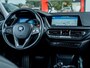 BMW 1-Serie 118i Executive Sport | Origineel Nederlands | Navigatie | Sport Line | Climate Control | Virtual Cockpit | Black Optic | Metallic Lak | Lichtmetalen Velgen 17'' | Privacy Glas | LED Koplampen | Parkeersensoren |