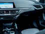 BMW 1-Serie 118i Executive Sport | Origineel Nederlands | Navigatie | Sport Line | Climate Control | Virtual Cockpit | Black Optic | Metallic Lak | Lichtmetalen Velgen 17'' | Privacy Glas | LED Koplampen | Parkeersensoren |